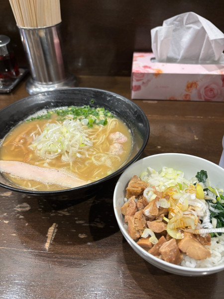 「純鶏白湯　醤油　鶏チャーシューご飯」@鶏々 TORIDORIの写真