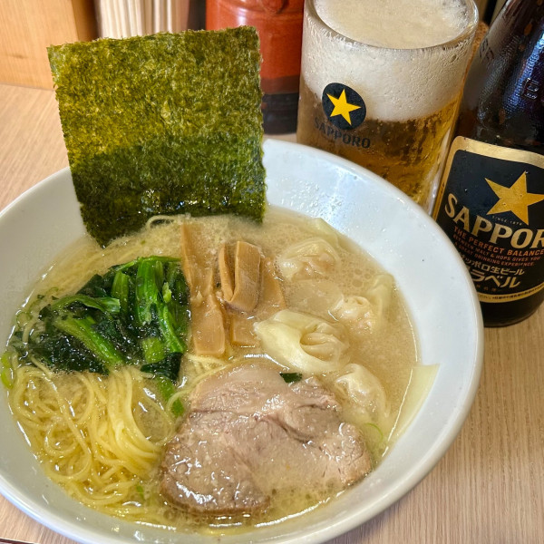 「海老ワンタン麺＋ビンビール（中）」@塩豚骨らーめん たちひらの写真