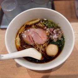 味玉黒醤油らーめん950円