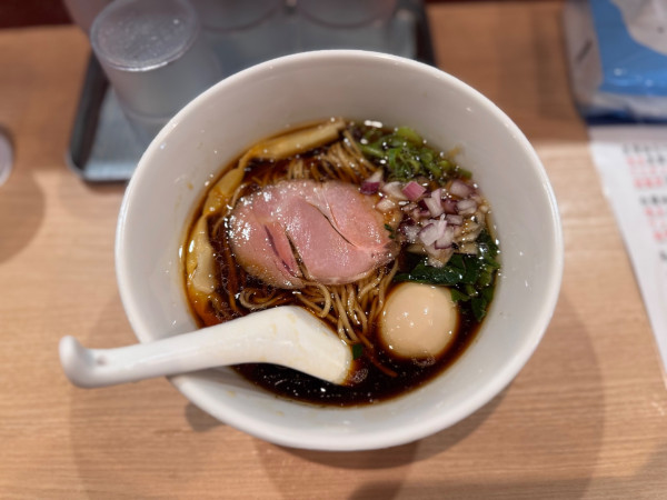 「味玉黒醤油らーめん950円」@らぁ麺 葉やまの写真
