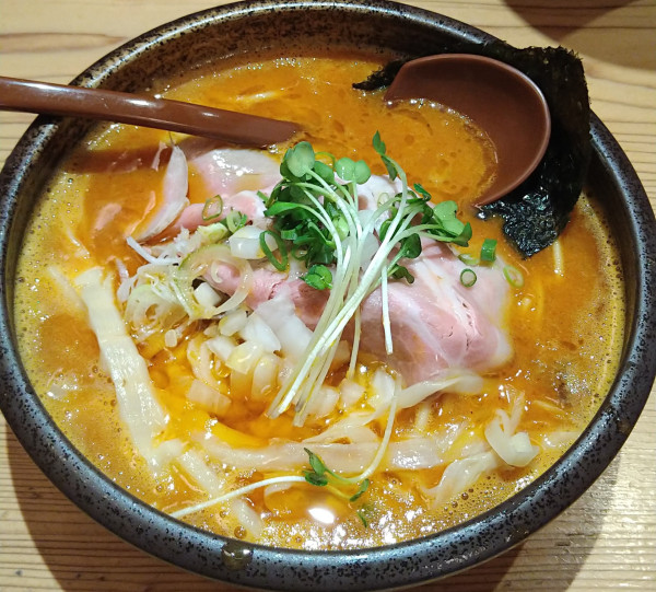 「赤そば」@麺通 伊武記の写真