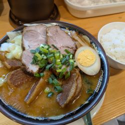 桃太郎ラーメン＋半ライス