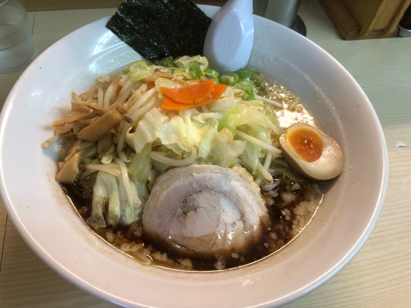 「豚醤背脂、野菜のっけラーメン大盛り(1,050円)」@ラーメン専科 めん吉の写真