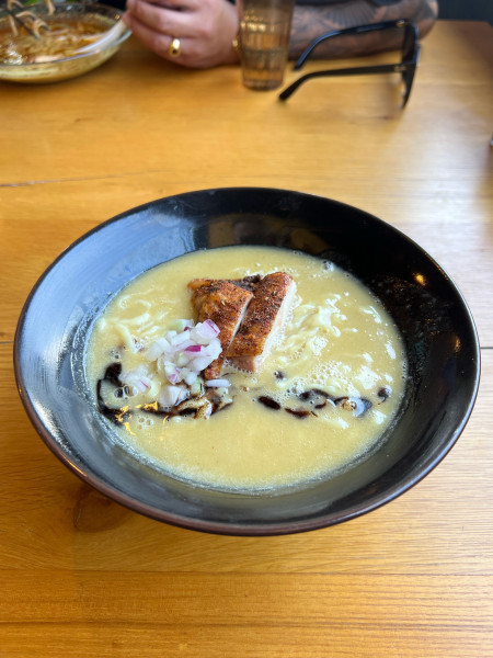 「地鶏白湯そば」@麺 㐂色の写真