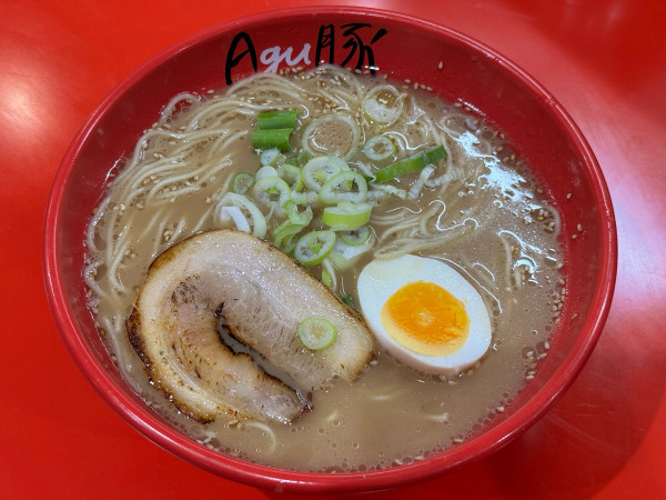 「白豚骨らーめん　680円」@Agu豚 久茂地店の写真