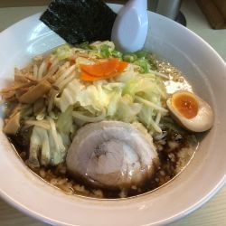 豚醤背脂、野菜のっけラーメン大盛り（1,050円）
