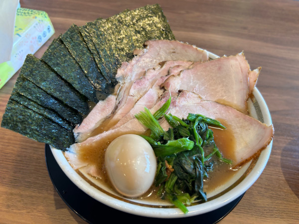 「チャーシューメン5枚 のり 味玉 カタコイオオ」@との丸家 石岡店の写真