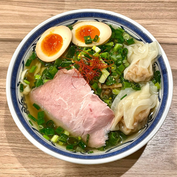 「【限定】柚子ネギラーメン＋味玉＋ワンタン」@くじら食堂 nonowa東小金井店の写真