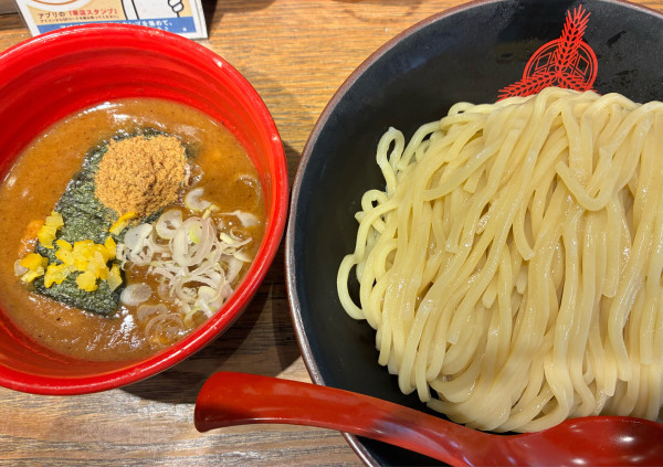 「特濃つけ麺　大盛無料」@つけ麺専門店 三田製麺所 新宿東口店の写真