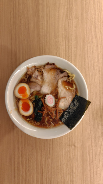 「味玉醤油ラーメン　大」@長岡食堂 羽田空港第1ターミナル店の写真