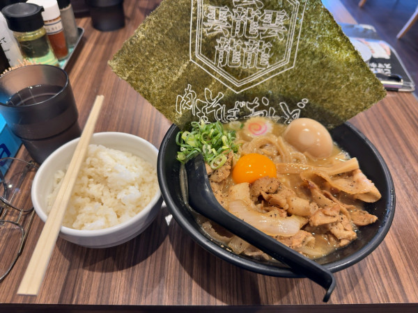 「全部乗せ醤油ラーメン」@肉玉そばおとど 知立店の写真