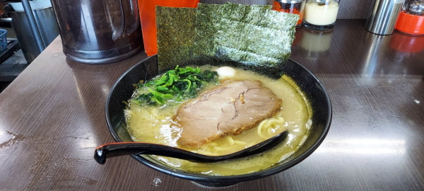 「塩豚骨」@横浜家系ラーメン 源絆家の写真