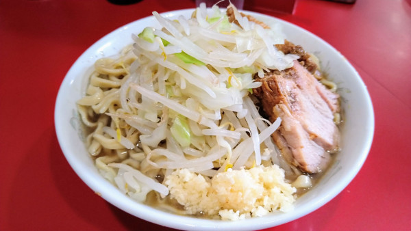「【限定】ラーメン(ニンニク)＋冷やし」@ラーメン二郎 生田駅前店の写真