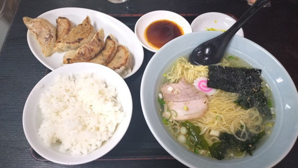 「餃子セット(しお・900円)」@ラーメン ガッツの写真