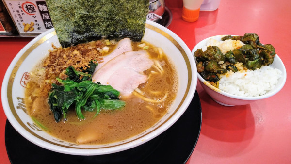 「朝ラーメン(味濃いめ･麺硬め)+ライス食べ放題」@大輝家直系 麺屋 旭の写真
