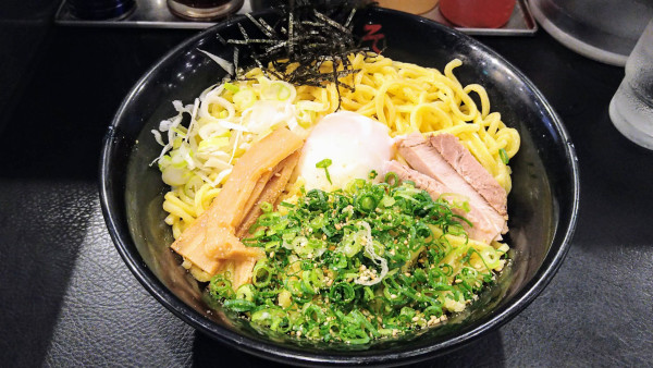 「油そば(Ｗ盛)＋スペシャルトッピング」@油そば 東京油組総本店 藤沢組の写真