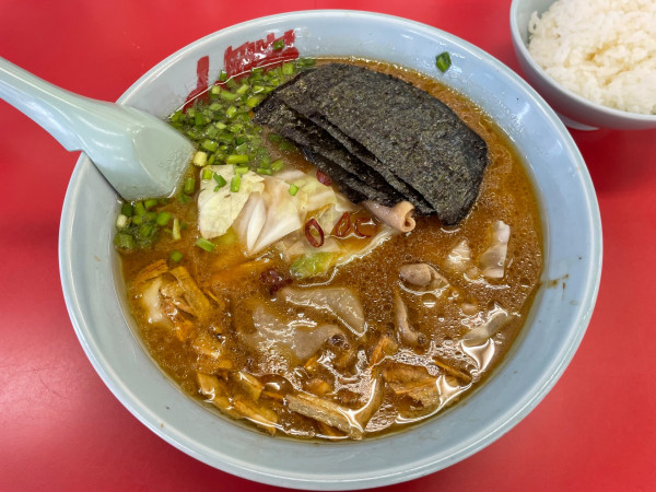 「スタミナもつ醤油ラーメン半ライスセット のりTP ¥1280」@ラーメン山岡家 愛知刈谷店の写真