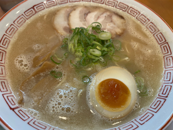 「だるまらーめん・バリカタ：990円」@群馬豚骨らーめん だるま大使-無限-  上福岡店の写真