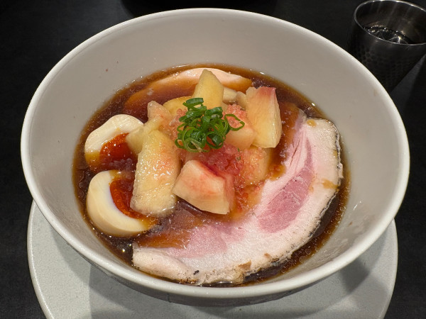 「桃とフィンガーライムの冷やしラーメン」@Ramen 翡翠の写真