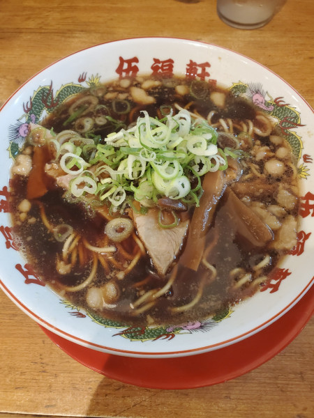 「背油黒醤油ラーメン（並）」@伍福軒 大船店の写真
