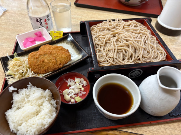 「アジフライセット そば1110円+冷酒750円」@そば処 きぬの写真