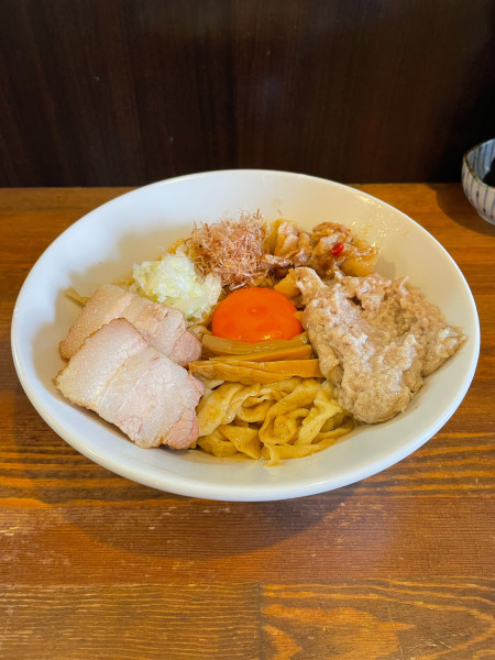 「特製ワシワシ肉油そば(極太ちぢれ麺)1300円」@自家製麺 ラカンの写真