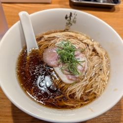 醤油らぁ麺900円