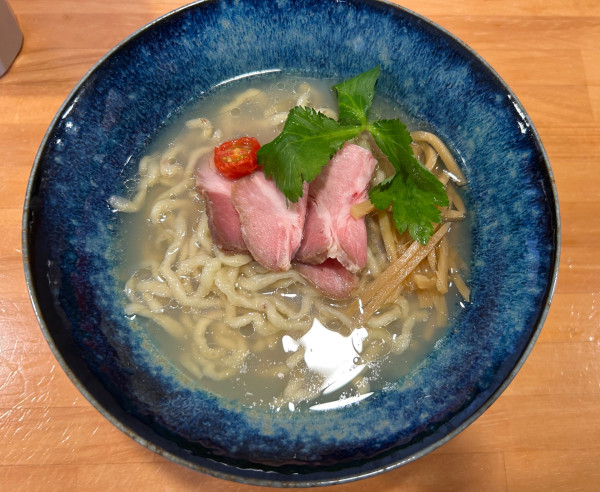 「塩ラーメン(900¥)」@自家製麺めがねの写真