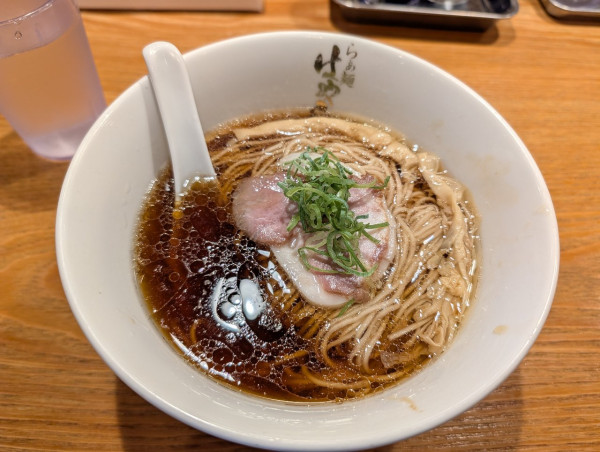 「醤油らぁ麺900円」@らぁ麺はやし田 多摩センター店の写真