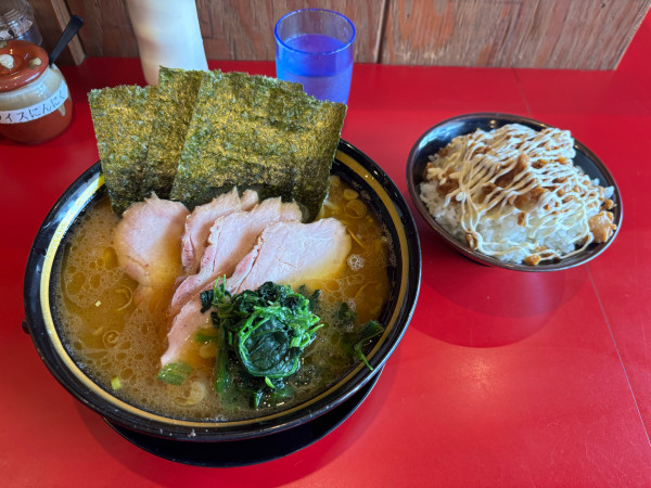「ラーメン肉増し1120円 大盛100円 ライス大180円」@家系ラーメン 稲葉家の写真
