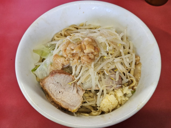「ぶた2枚入り小汁なし　ニンニクアブラ　900円」@ラーメン二郎 環七一之江店の写真