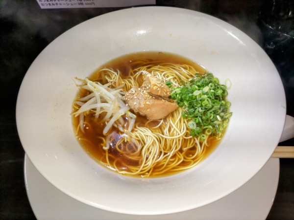 「鶏醤油ラーメン 750円」@新博多醤油ラーメン バルティーエの写真