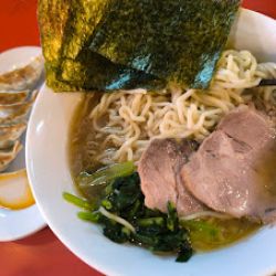 ラーメン(720)中盛(130)餃子5個(370)