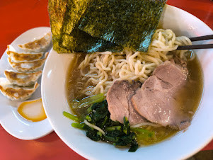 「ラーメン(720)中盛(130)餃子5個(370)」@ラーメン しらいしの写真