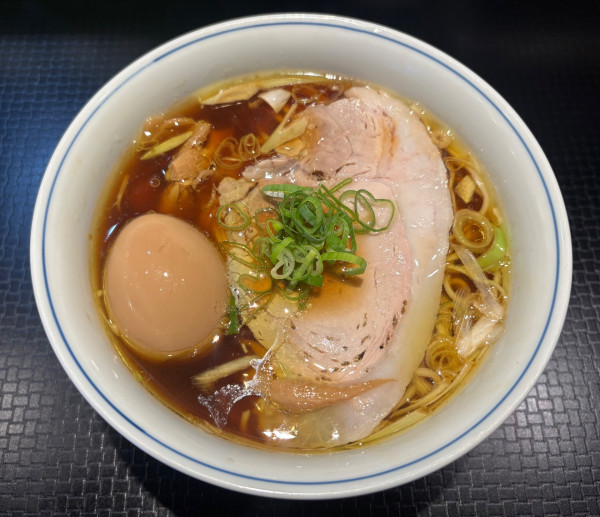 「水と鶏　醤油ラーメン＋味玉」@ロックンビリーS1の写真