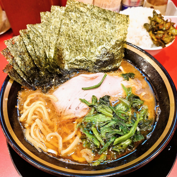 「ラーメン(並)+海苔5枚+ライス食べ放題」@大輝家直系家系ラーメン 大金家 亀有店の写真