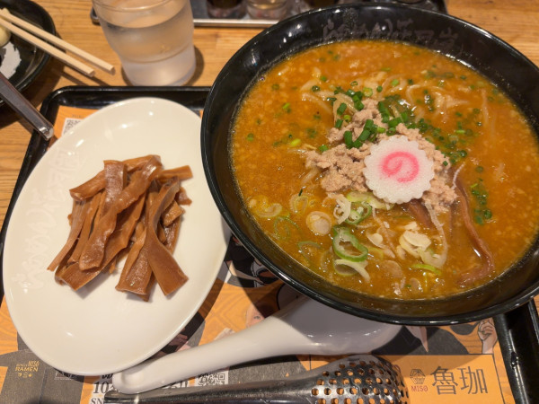 「SPICY MISO RAWEN 魯珈 (+メンマ)」@らあめん花月嵐 相模が丘店の写真