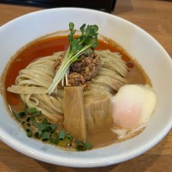 3種のナッツの冷製汁なし担々麺　1200円