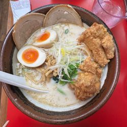 唐揚げ豚骨ラーメン