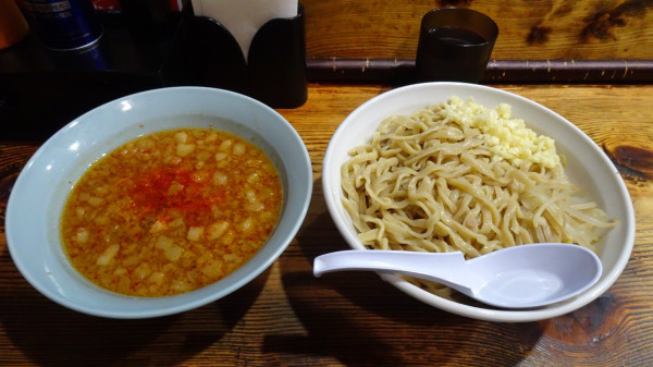 「ラーメン豚2枚（1,100円）＋つけ麺（200円）ニンニク」@限界を超えろ 弘前店の写真