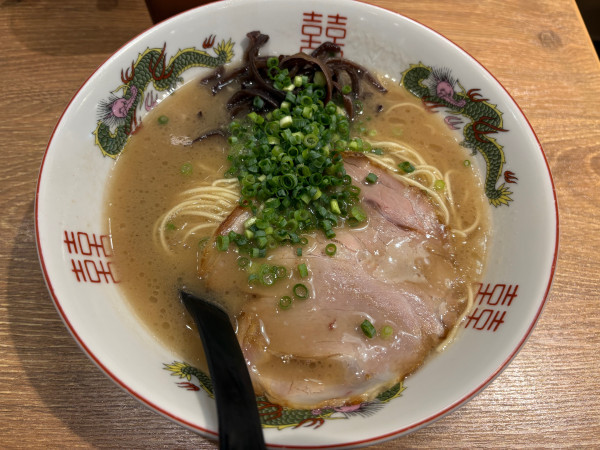 「極みとんこつ　900円　替玉150円」@博多豚骨醤油らーめん ウチダヤの写真