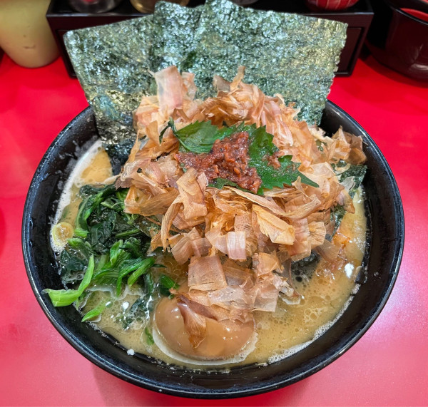 「並ラーメン和風トッピング」@杉田家 千葉駅前店の写真