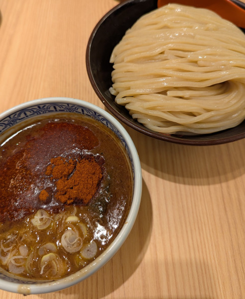 「【限定】灼熱つけ麺大盛」@つけ麺専門店 三田製麺所 蒲田東口店の写真
