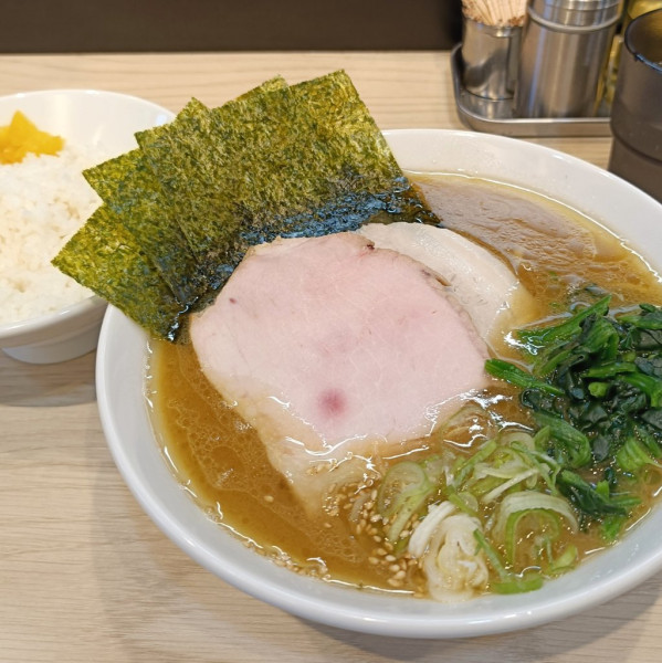 「上ラーメン､ライス小」@新家系ラーメン気骨家の写真