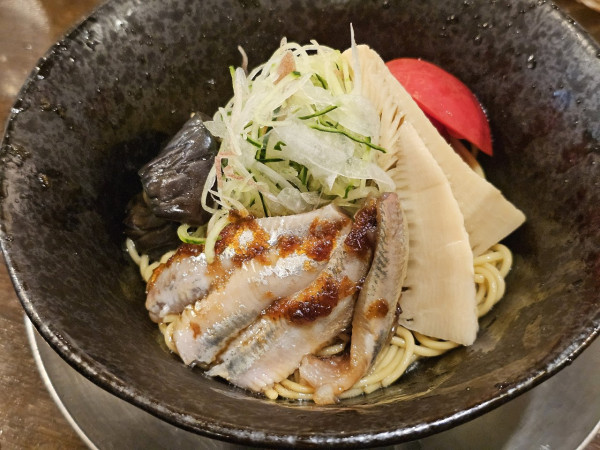「冷たいイワシそば」@立ち呑み居酒屋 金町製麺の写真
