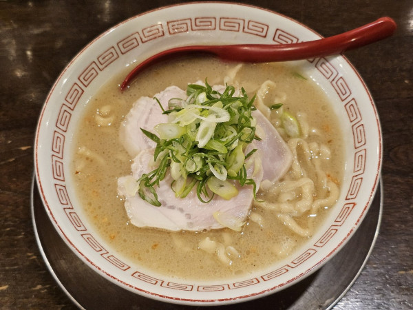 「塩豚骨そば」@立ち呑み居酒屋 金町製麺の写真