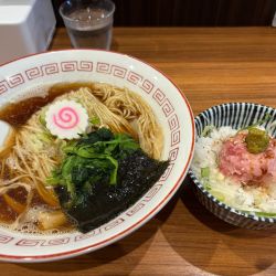 【朝限定】煮干しそば730円、ネギトロ飯420円