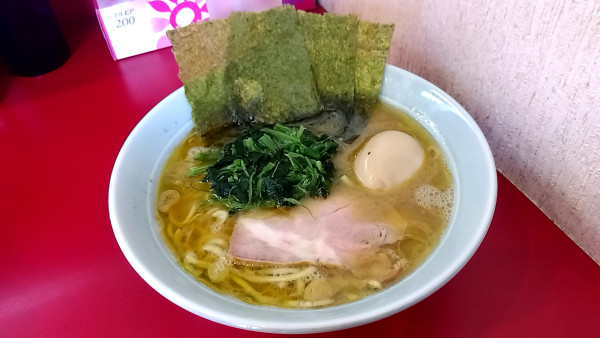 「らーめん（９５０円）＋味玉（１００円）」@横浜家系らーめん たま家の写真