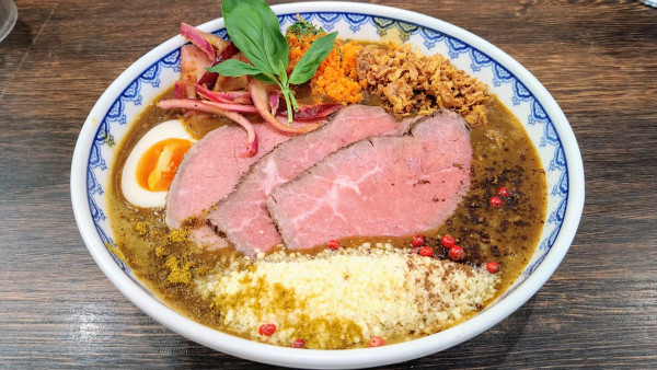 「【限定】スパイシービーフカレーラーメン＋粉チーズ」@味噌ラーメン 雪ぐにの写真