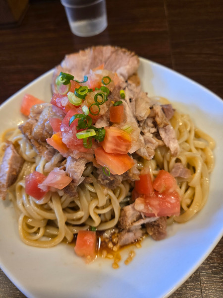 「限定Bニンニクいっぱいの冷たい麺トマトサルサ添え+豚1枚」@ピコピコポンの写真